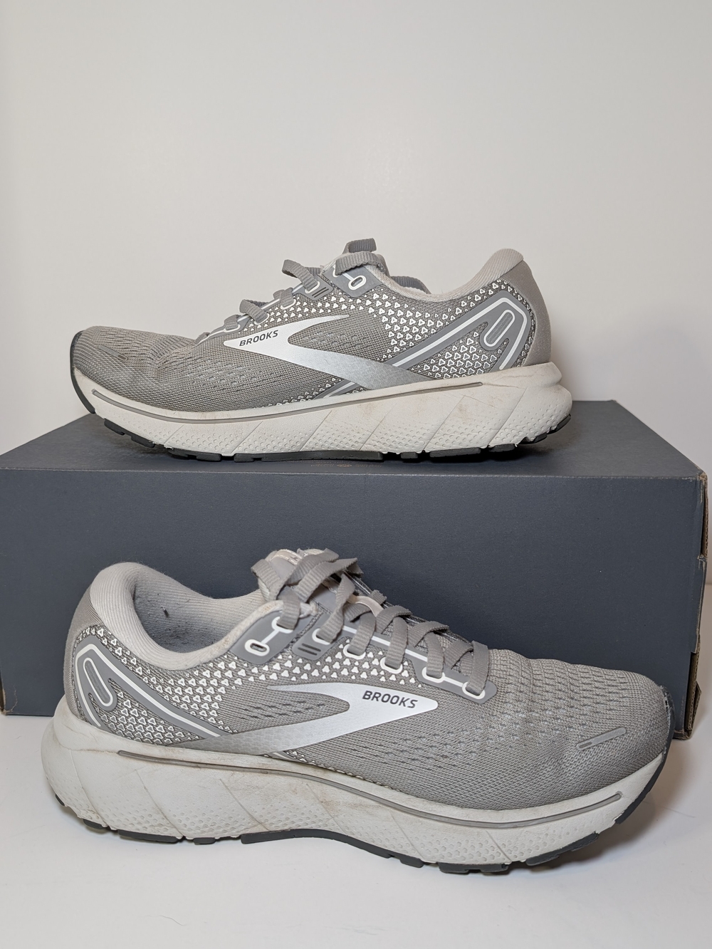 Brooks Ghost 14 Women's Running Shoes - Size 7 - Gray/Silver - Picture 2 of 7